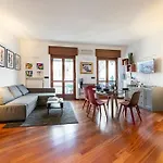 Torino, Centro Cloud 9 + Parking 아파트 토리노