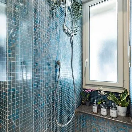 Torino, Centro Cloud 9 + Parking 아파트