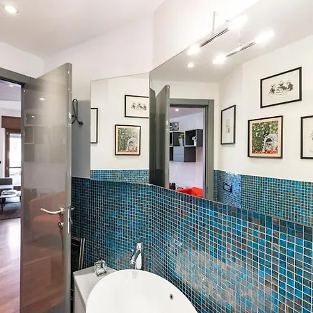 Torino, Centro Cloud 9 + Parking 아파트