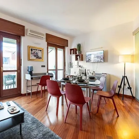 Torino, Centro Cloud 9 + Parking 아파트 *